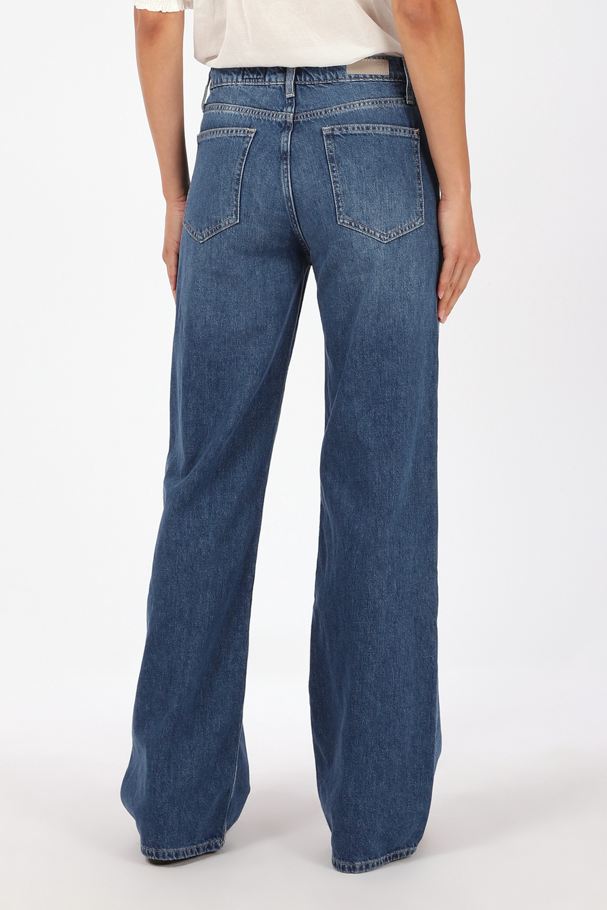 デニム・ジーパン AG JEANS FW25 NEW BAGGY - BAGGY WIDE (W0015 124PERZ) Jeans New Baggy Wide | AG JEANS | myCLASSICO.com