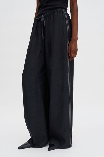 Hose Eve Draped