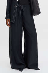 Hose Eve Draped