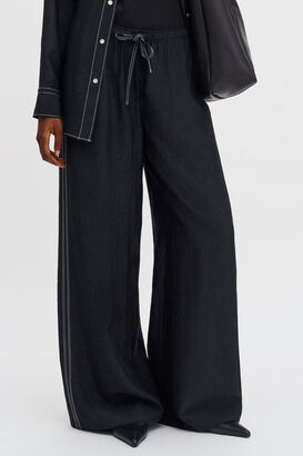 Hose Eve Draped