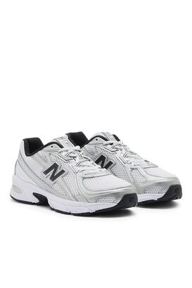 Sneaker U740
