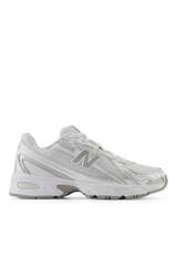 Sneaker U740