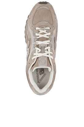Sneaker U204