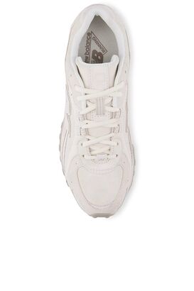 Sneaker U204