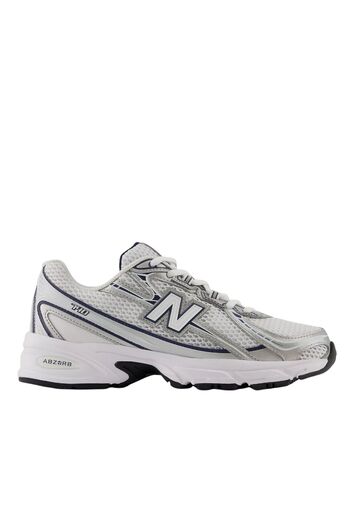 Sneaker U740